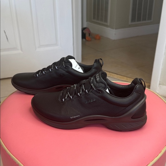 Ecco Men's Biom 2.2 Leather Black Athletic Shoes. Sz 9. Never worn.